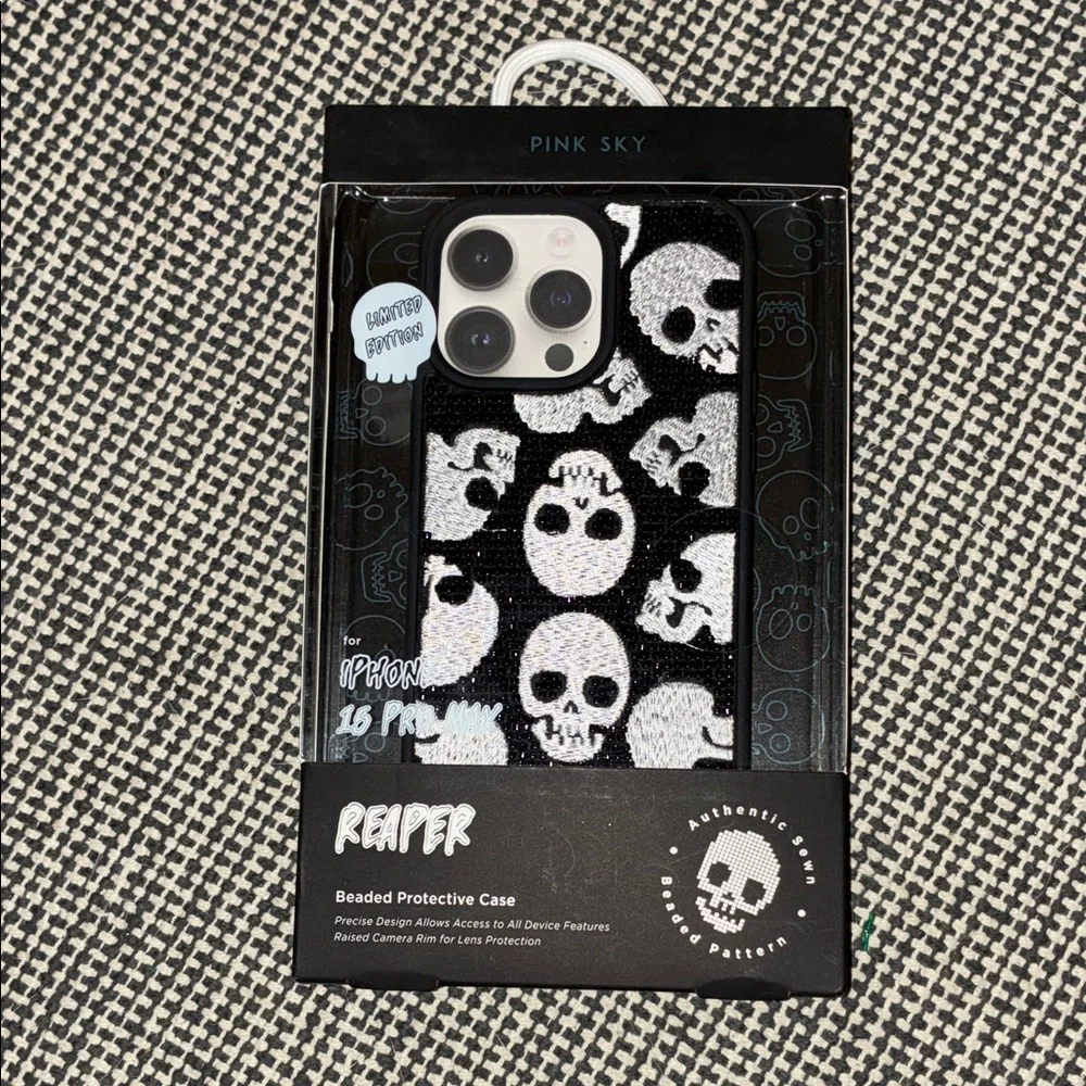 Reaper Skull Phone Case - Black and White I-phone 15 Pro-max